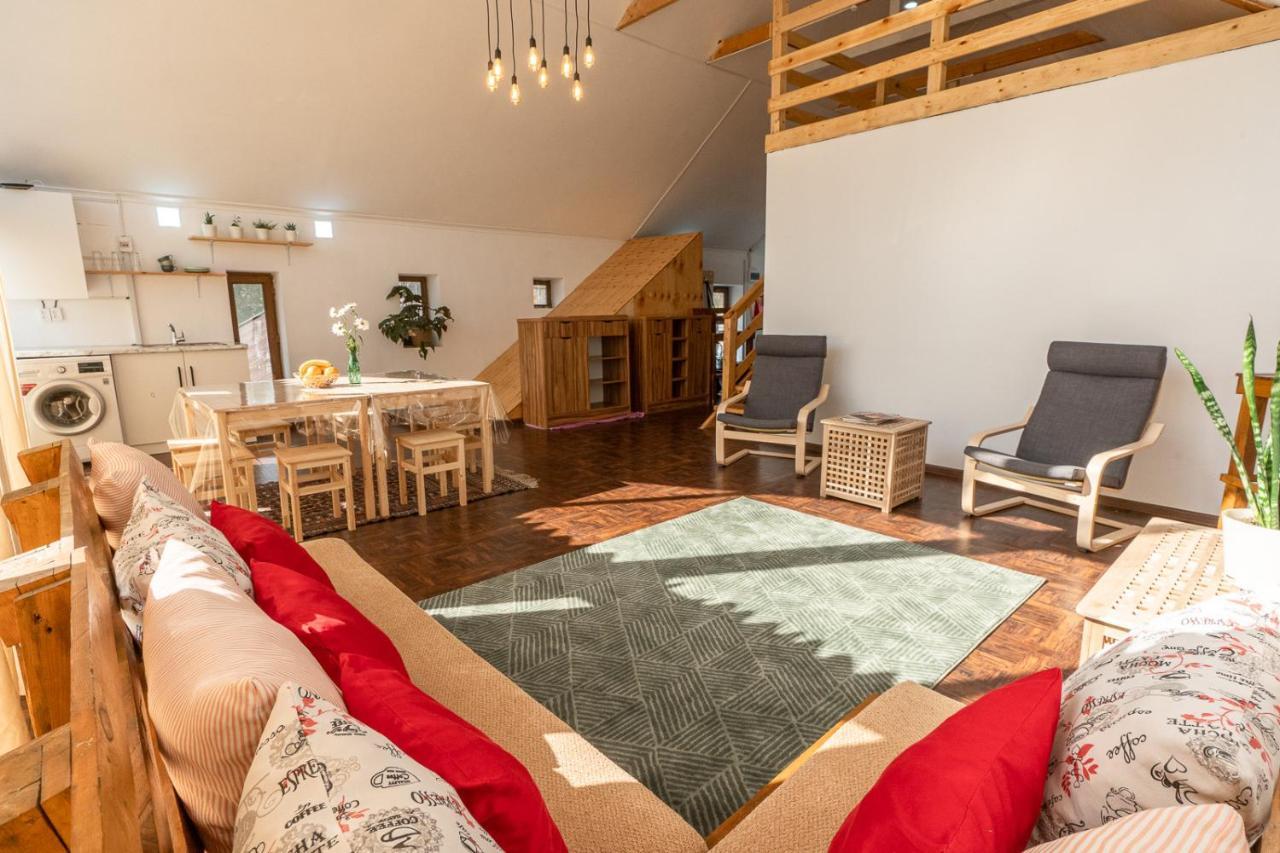 Modern Loft Lighthouse Hostel คาราโคล ภายนอก รูปภาพ