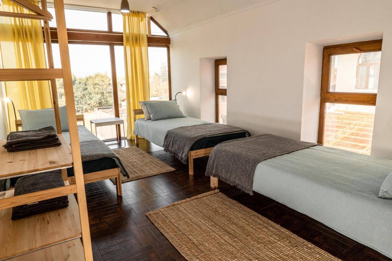 Modern Loft Lighthouse Hostel คาราโคล ภายนอก รูปภาพ