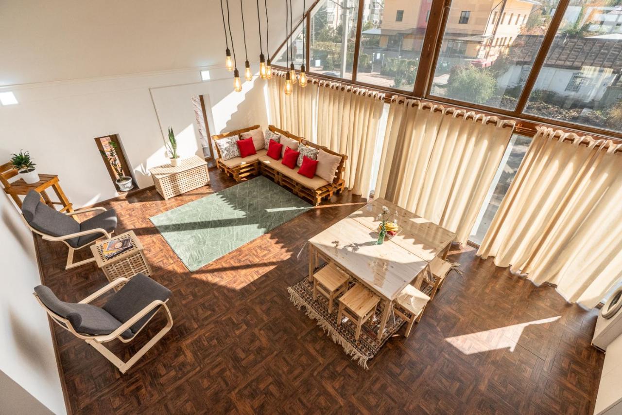 Modern Loft Lighthouse Hostel คาราโคล ภายนอก รูปภาพ